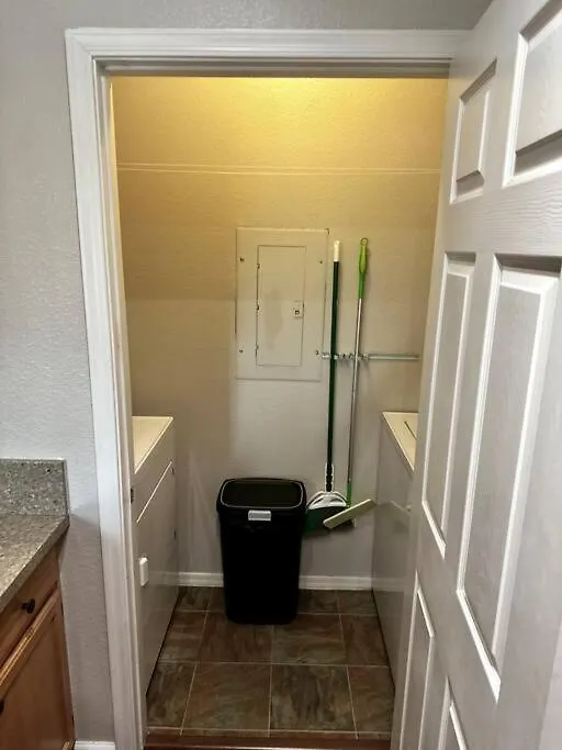 Comfy 2 Bed 2 Bath Phoenix Paradise With Pool And Gym