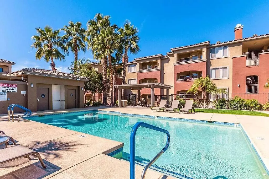Comfy 2 Bed 2 Bath Phoenix Paradise With Pool And Gym 0*,  США